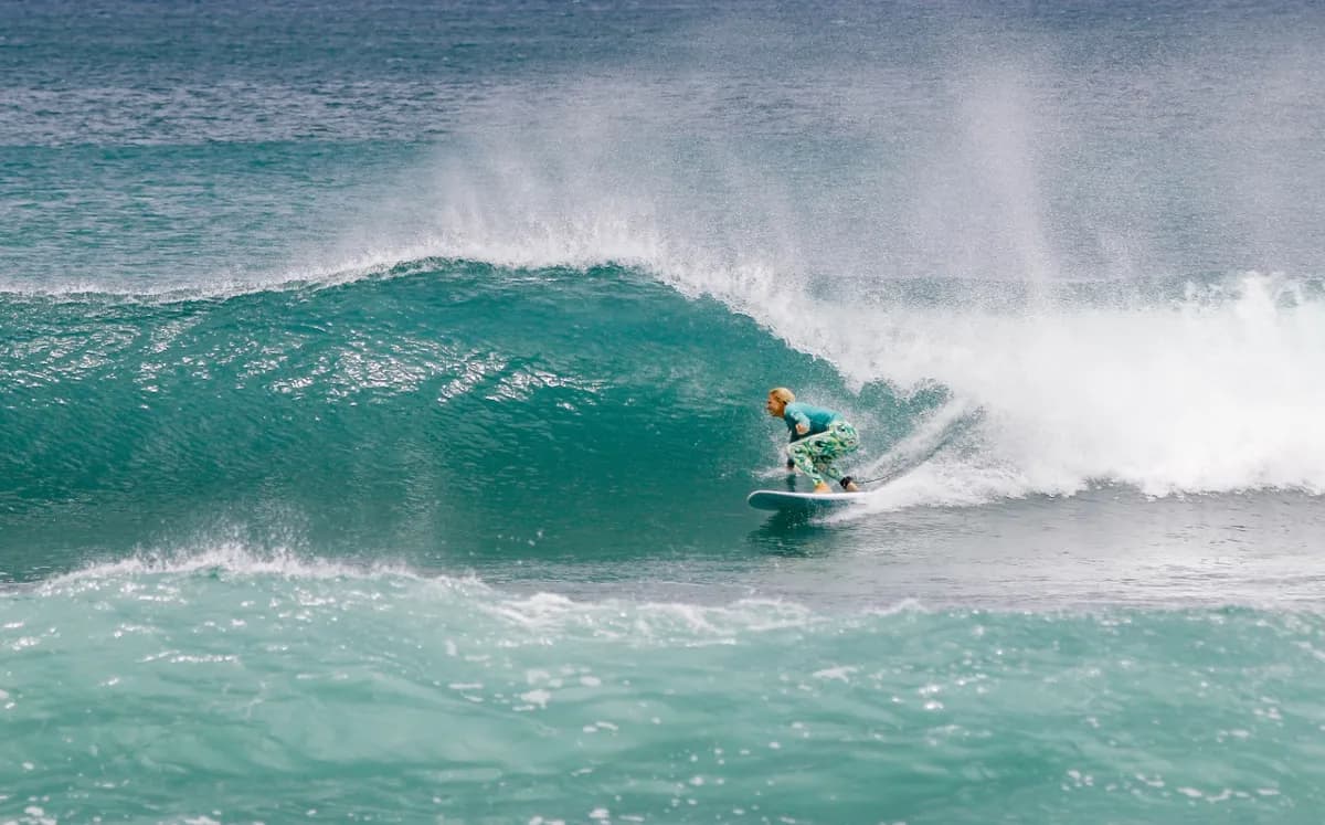 Surfer performing a cutback on a peeling wave.