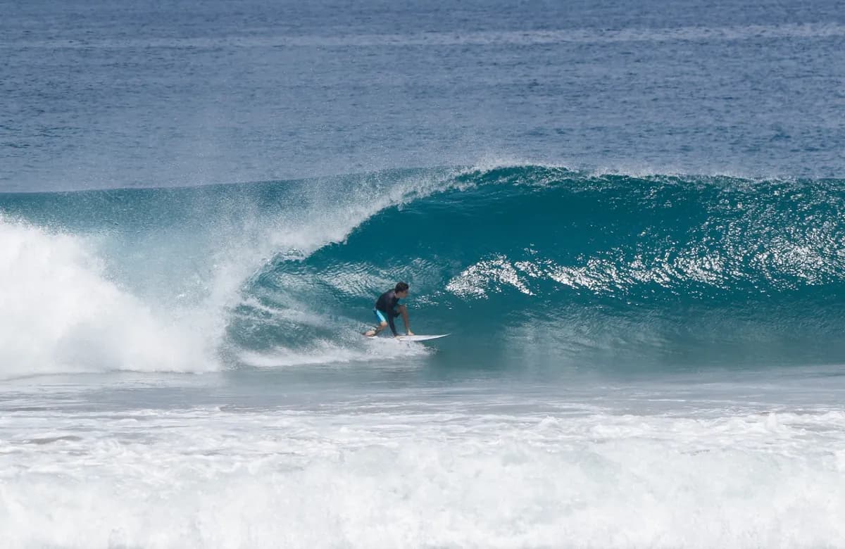 Surfer @felipe-heinert rides smoothly inside a hollow barrel.