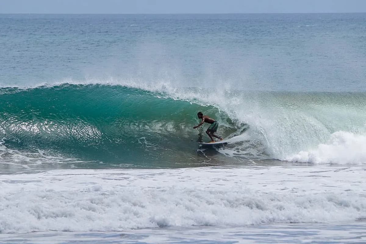 @elyin-gusman tucking into a stunning right-hand barrel.
