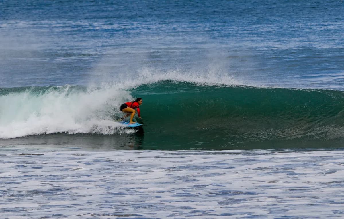 Surfer rides a perfect tubular wave @lunarebello.